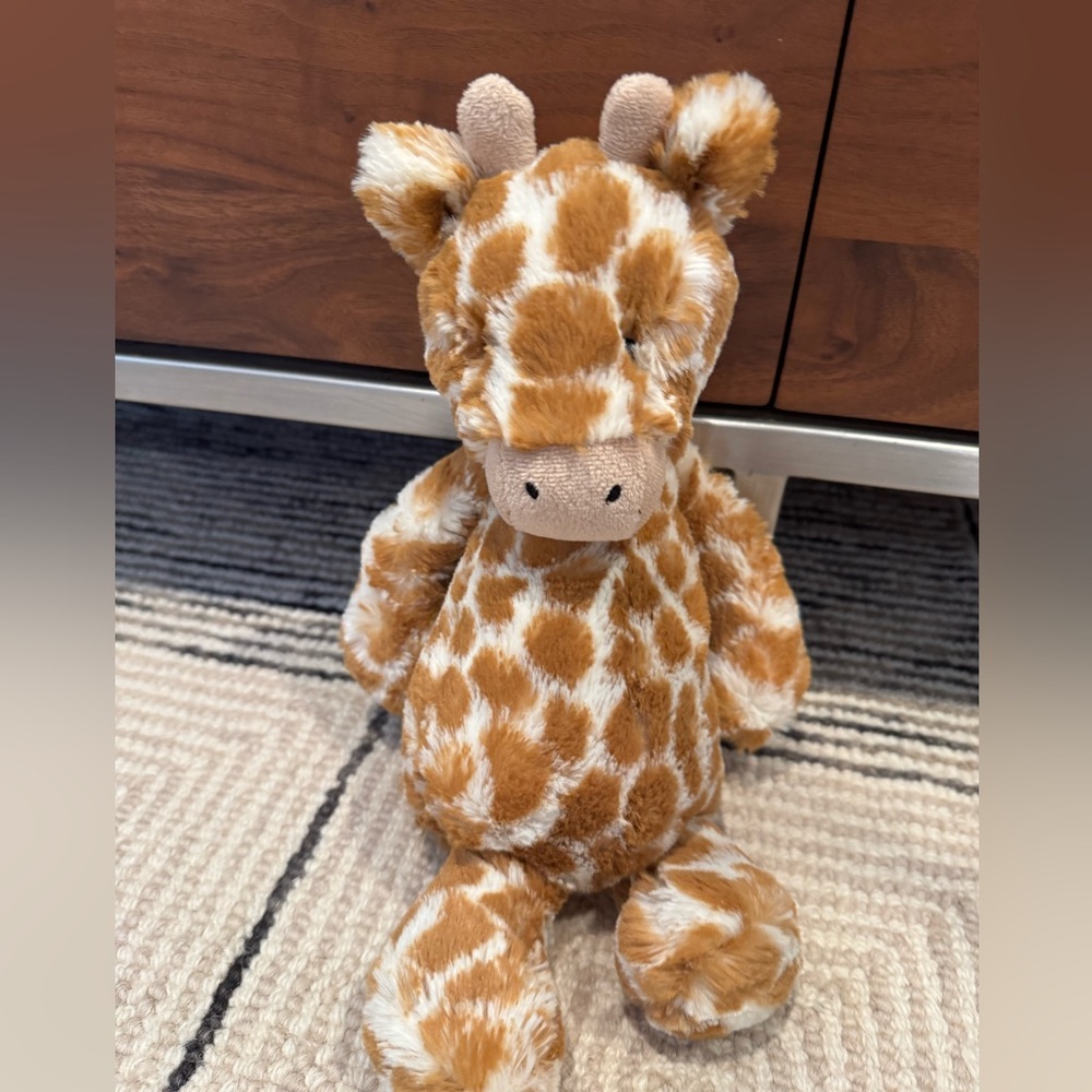 Jellycat Bashful Giraffe plush toy